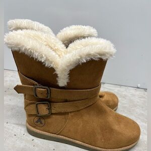 Airwalk suede boots. Girls size 4 or woman size 6. Excellent condition